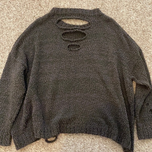 Umgee Distressed sweater - Picture 2 of 4